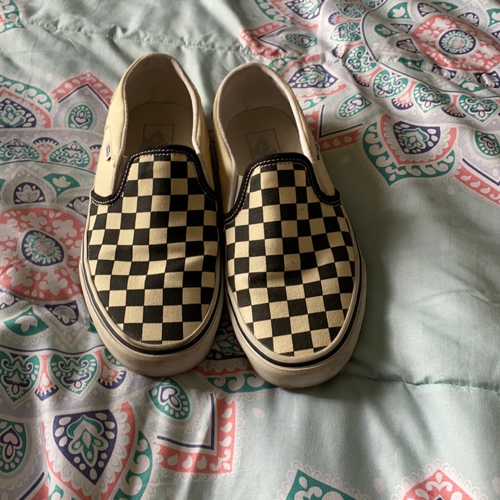 Vans size 8 originally 80 dollars and I’m selling for 40 dollars